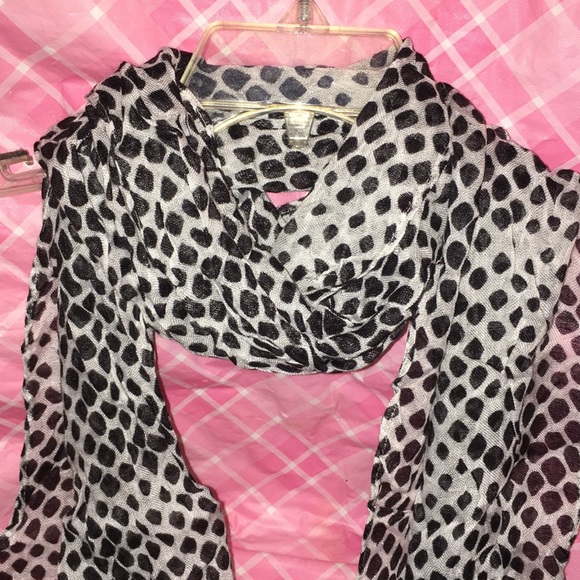 🎈SALE🎈🧣SCARF #11 “BLACK DOTTY”🧣 - Picture 6 of 7